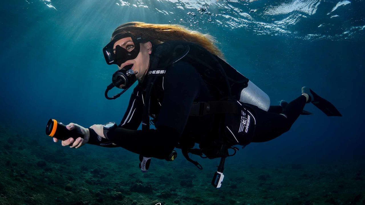 便攜潛水手電筒，水下手電，OrcaTorch草莓视频官网 D910V