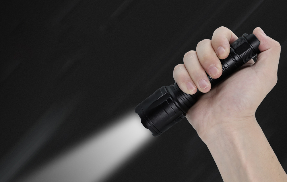 強光手電筒防水性能（néng），潛水手電（diàn）筒