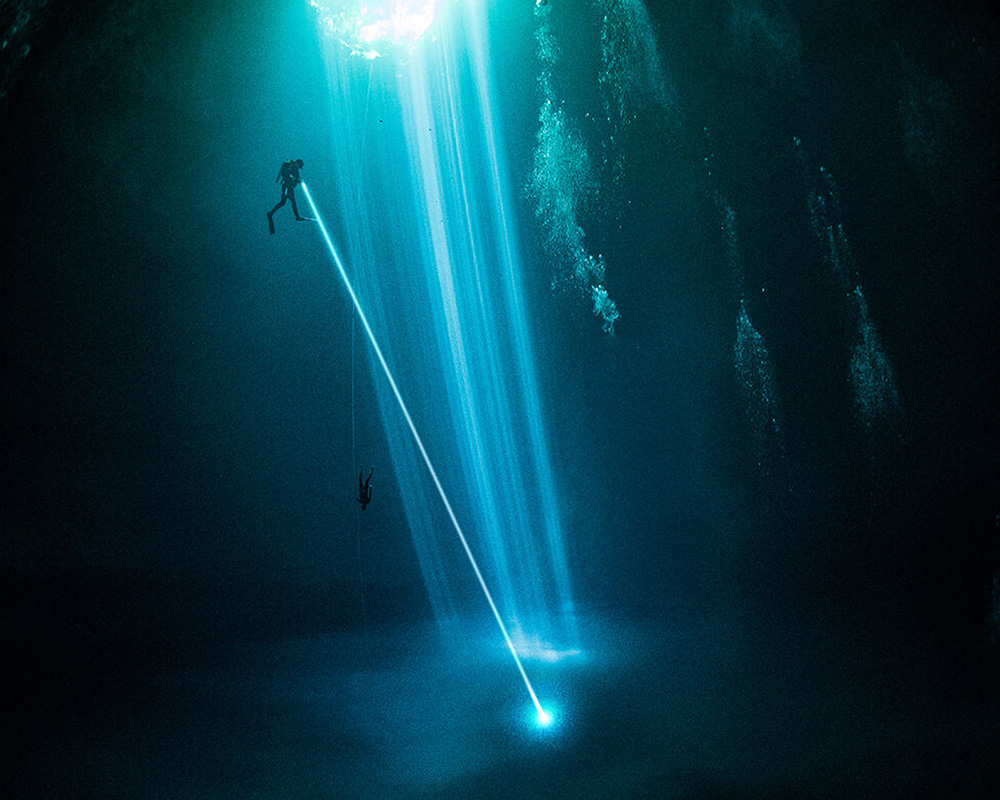 草莓视频官网D720手持聚光潛（qián）水手電評測