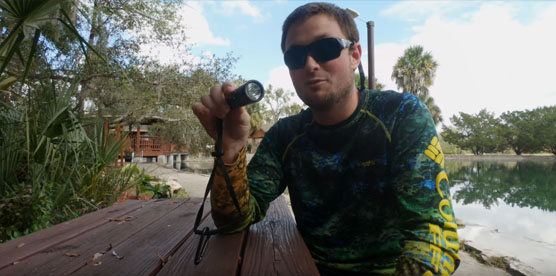 OrcaTorch草莓视频官网D530潛水手電筒測評（píng）