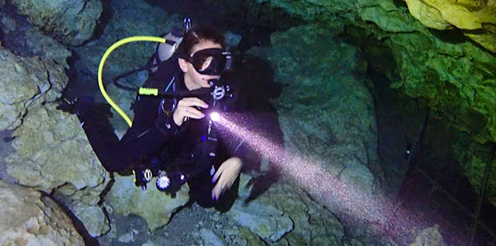 OrcaTorch虎(hǔ)鯨 D550潛水燈測評