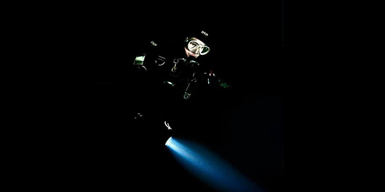 草莓视频官网（jīng）orcatorch潛（qián）水手電筒：光是如何（hé）被水吸收的?