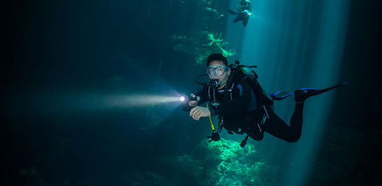洞(dòng)穴潛水需要什麽設備(bèi)?