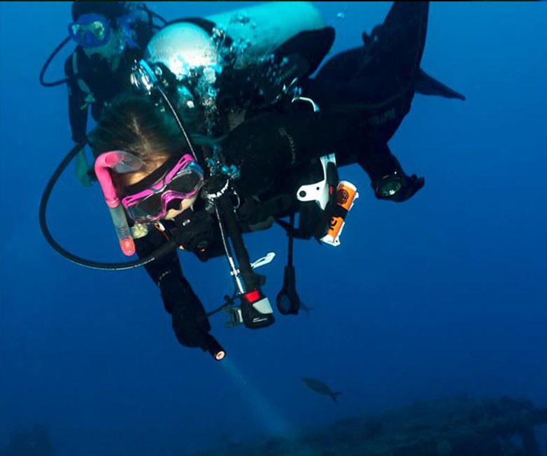 潛水手（shǒu）電筒水下實拍